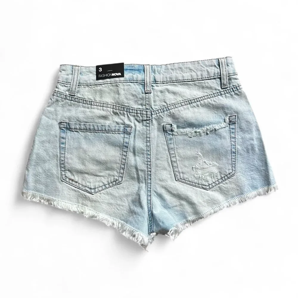 Fashion Nova High Rise Distressed Denim Shorts Light Wash Frayed Hem Size 3/26